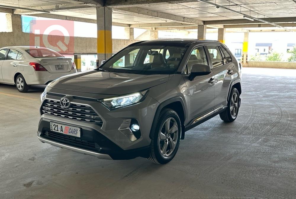 تۆیۆتا ڕاڤ 4